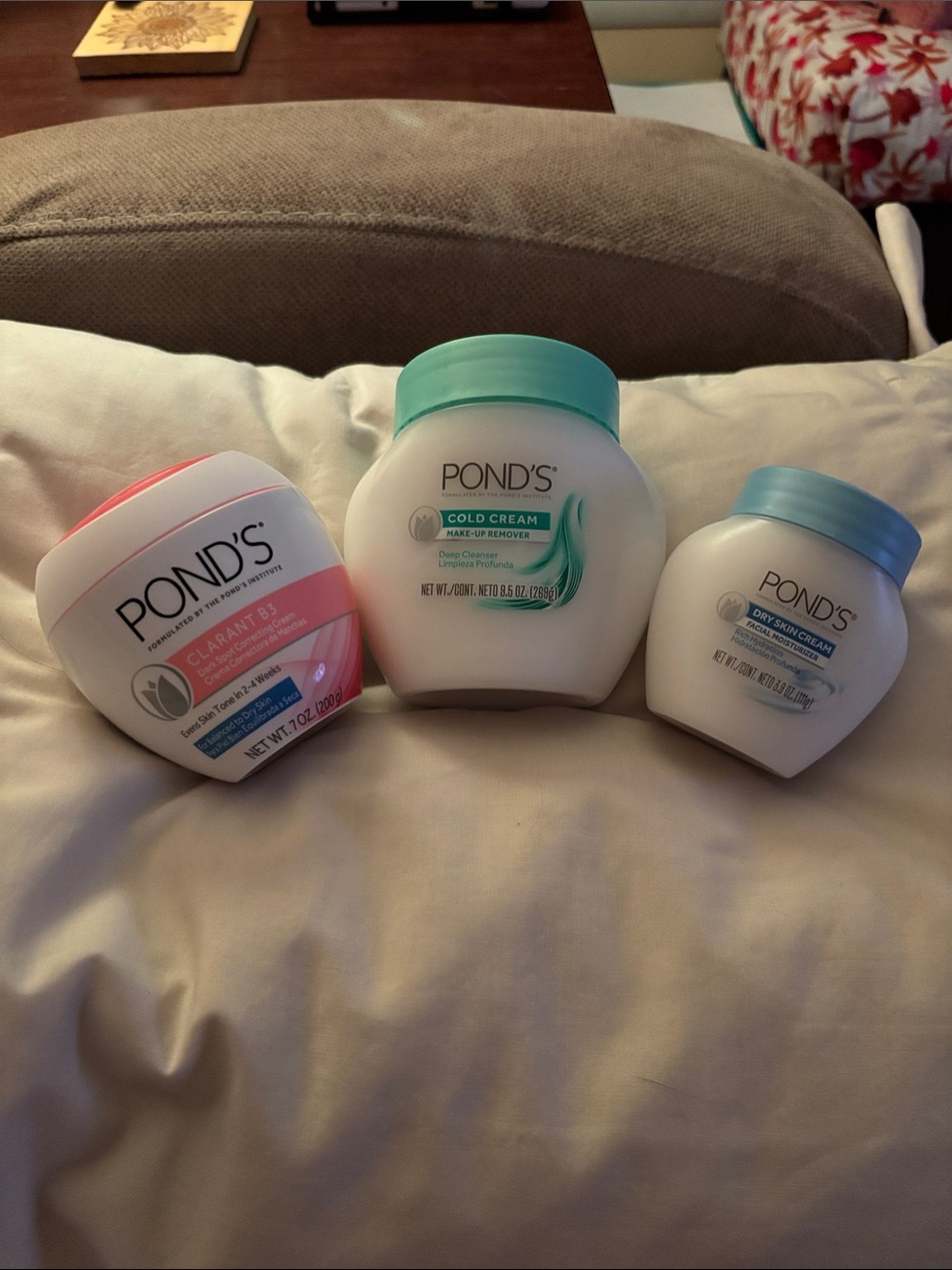 Pond's Cold Cream Moisturizer - White with Teal Lid